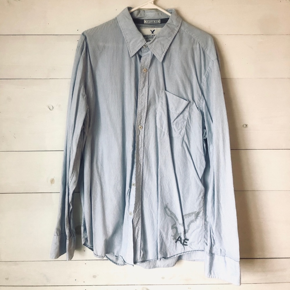 Men’s AE White & Blue Long Sleeve Button Down